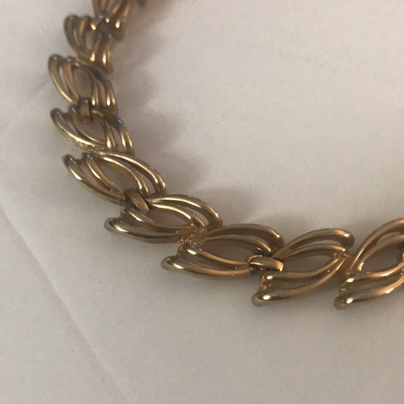 MONET GOLD-TONED NECKLACE - Picture 3 of 6